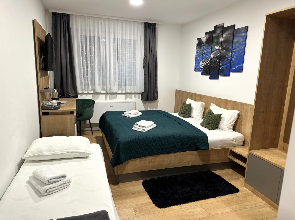 Rooms Slavonski Brod Buitenkant foto