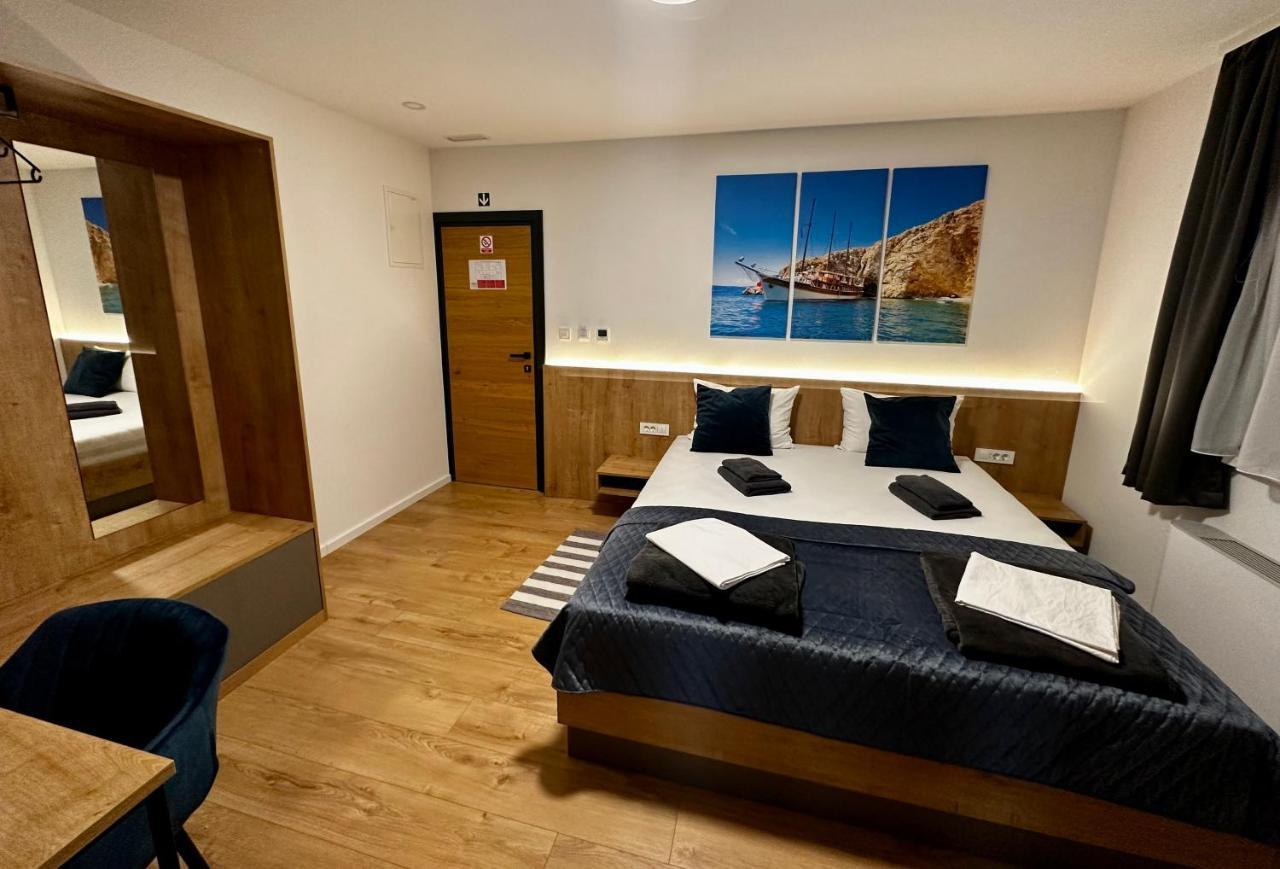 Rooms Slavonski Brod Buitenkant foto