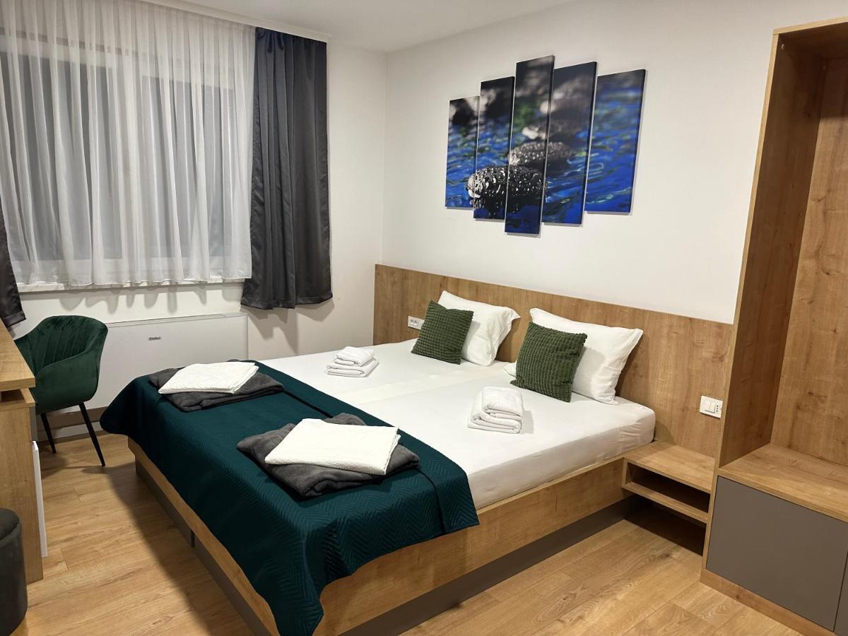 Rooms Slavonski Brod Buitenkant foto