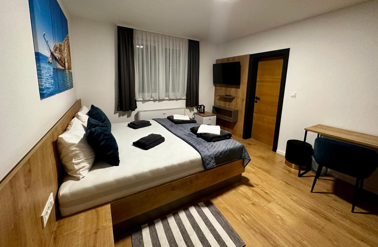 Rooms Slavonski Brod Buitenkant foto