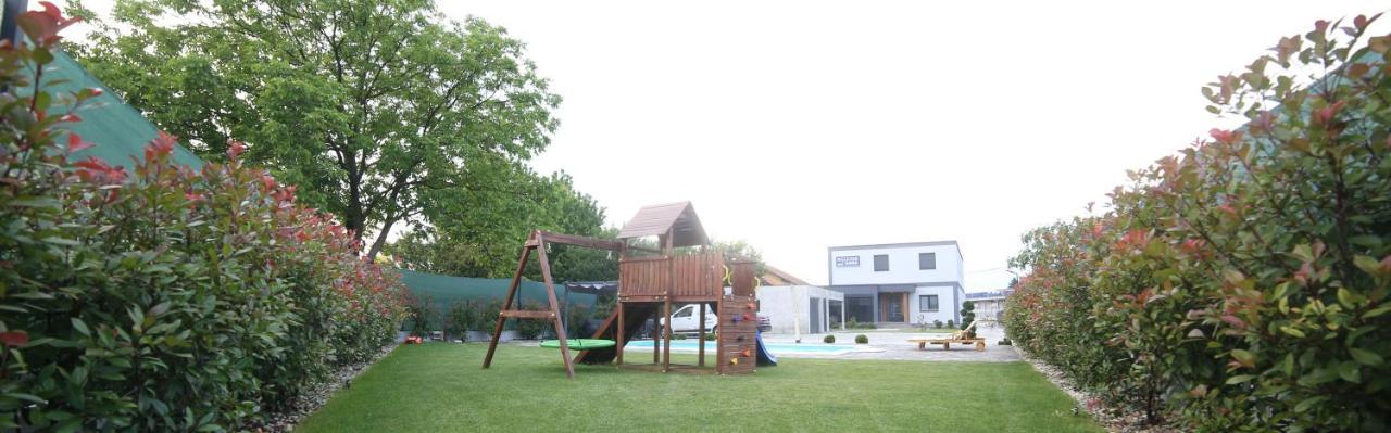 Rooms Slavonski Brod Buitenkant foto